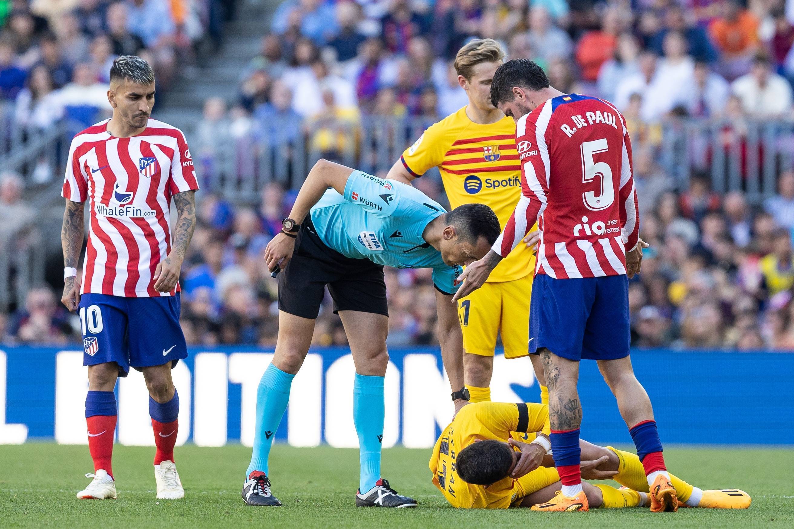 28圈-大比分获胜引发热议！，费德勒在西班牙队比赛中比赛局势复杂上演精彩一战(艾跃进为什么敢穿军装)